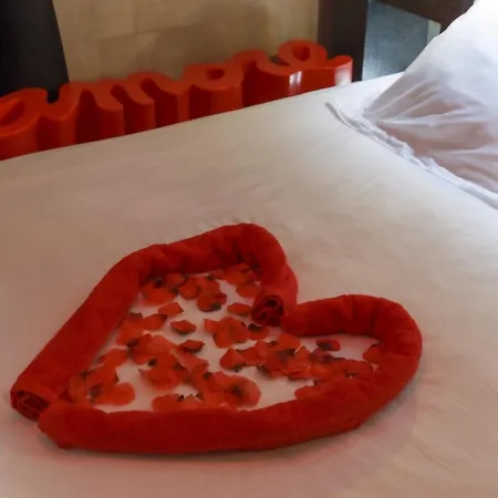 Loft-room Luxueuse Avec Jacuzzi Hotel