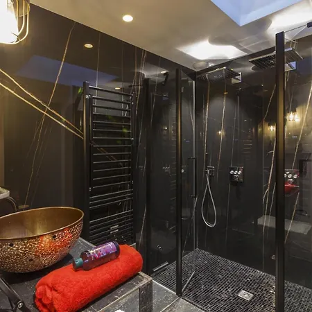 Loft-room Luxueuse Avec Jacuzzi Hotel